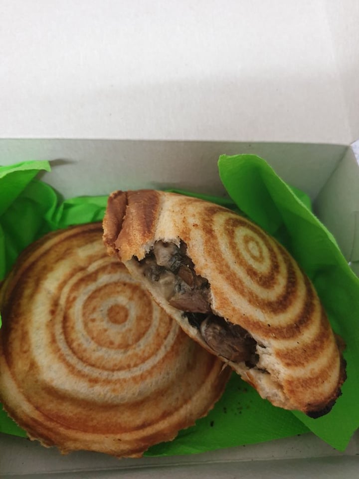 photo of 2 Sisters East London Creamy Spinach & Smokey Mushroom Jaffels shared by @rosiebee on  16 Feb 2020 - review