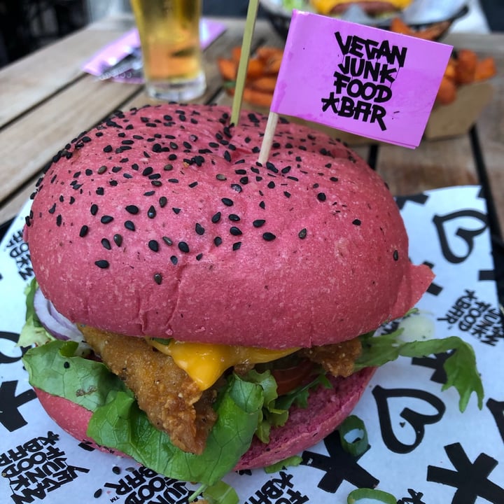 photo of Vegan Junk Food Bar Daddy’s burger shared by @ludovicaa13 on  14 Nov 2021 - review
