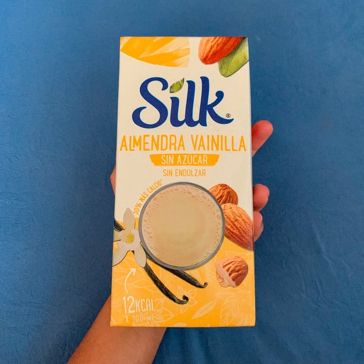 photo of Silk Alimento Líquido De Almendra Sabor Vainilla Sin Azúcar shared by @crystalfrausto on  20 May 2021 - review