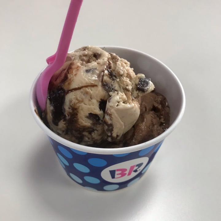 review photo of Baskin-Robbins Non-Dairy Chocolate Chip Cookie Dough shared by @marianneluvsfood on 01 Sep 2019 - review