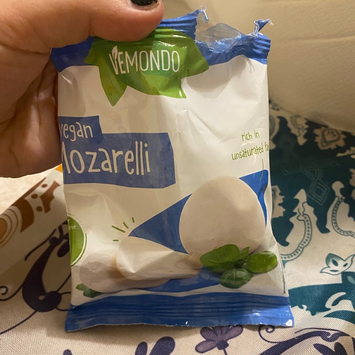 photo of Vemondo  Vegan Mozzarelli shared by @laura00 on  04 Aug 2022 - review