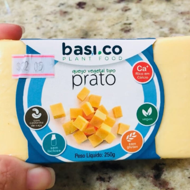 photo of Basi.co Queijo Vegetal tipo prato shared by @veganizai on  04 Jan 2022 - review