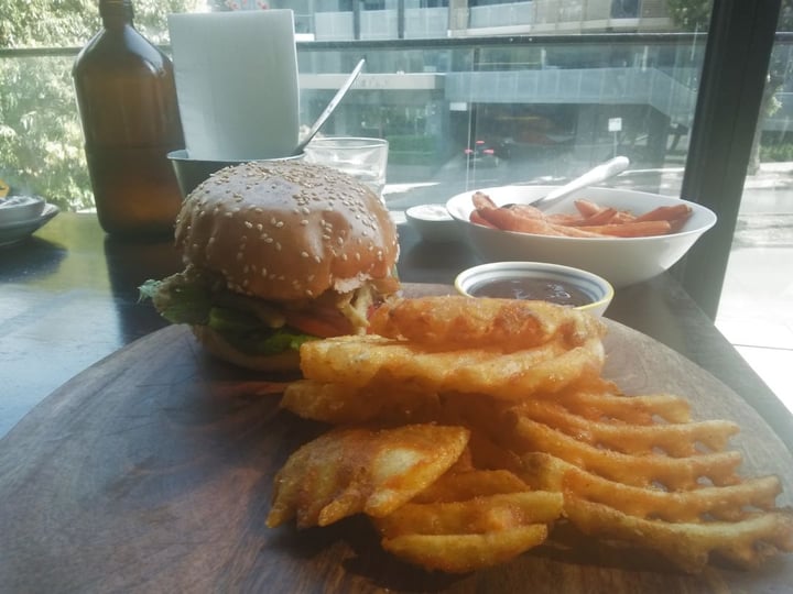 photo of Lisica Cafe Chikn Burger shared by @veganadam on  17 Jan 2020 - review