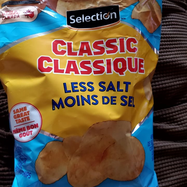 photo of Selection Classic Chips Less Salt shared by @whatacuriousnotion on  24 Aug 2022 - review