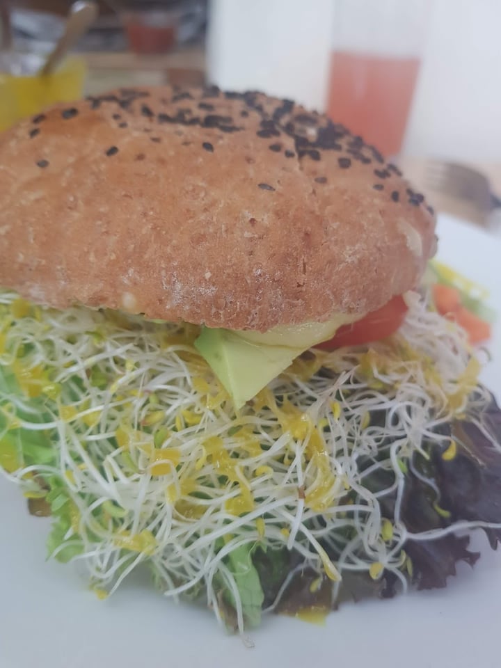 photo of La Casa del Pan Papalotl Hamburguesa shared by @lormdn on  14 Aug 2020 - review