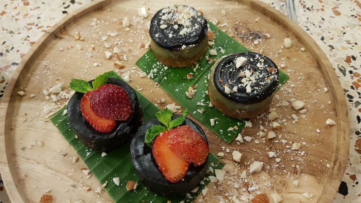 review photo of Burgreens Bandung Mix Raw Fru Chico & Matcha Bites shared by @irawanjohan on 07 Dec 2019 - review