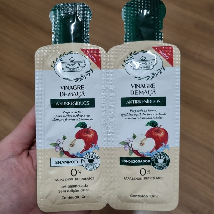 photo of Flores & Vegetais shampoo e condicionador De Vinagre De Maçã shared by @mubittencourt on  20 Oct 2022 - review