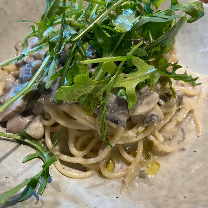 photo of Genius Central Singapore Creamy Mushroom Pasta shared by @vegan-everafter on  02 Jul 2021 - review