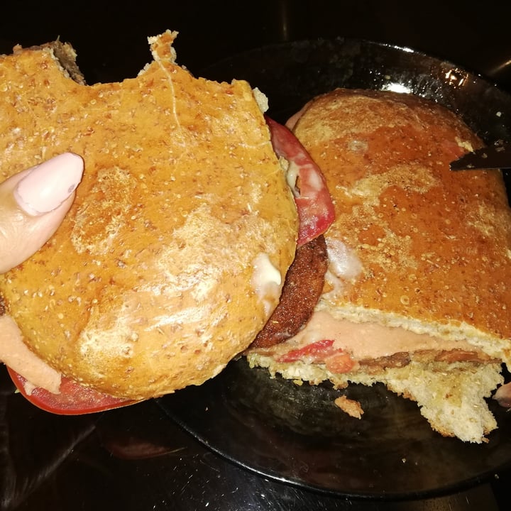 photo of Hare Krishna Vegano Sándwich Milanesa Napolitana De Seitán shared by @buki on  25 Feb 2021 - review