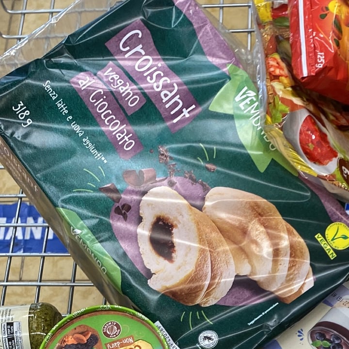 review photo of Vemondo Crossaint al cioccolato shared by @susannaporto on 12 Apr 2022 - review