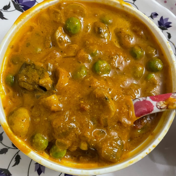 review photo of Lazeez Kababs & Curries Restaurant Matar Mushroom Curry shared by @saketanand716vegan on 29 Sep 2021 - review