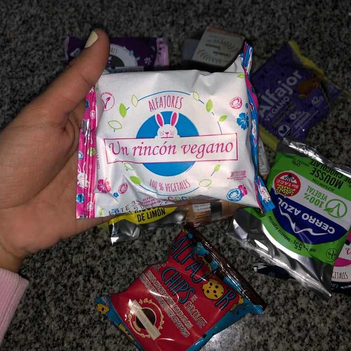 review photo of Un Rincón Vegano Alfajor sabor Coco shared by @candemor on 19 Aug 2022 - review