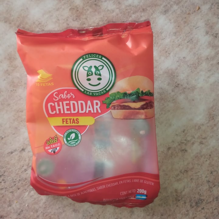 photo of Felices Las Vacas Queso Cheddar en Fetas shared by @anaferreyra on  10 Apr 2022 - review