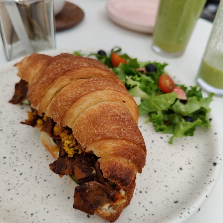 photo of Vegamo Bakery Breakfast Croissant shared by @luzhvr on  04 Jul 2021 - review