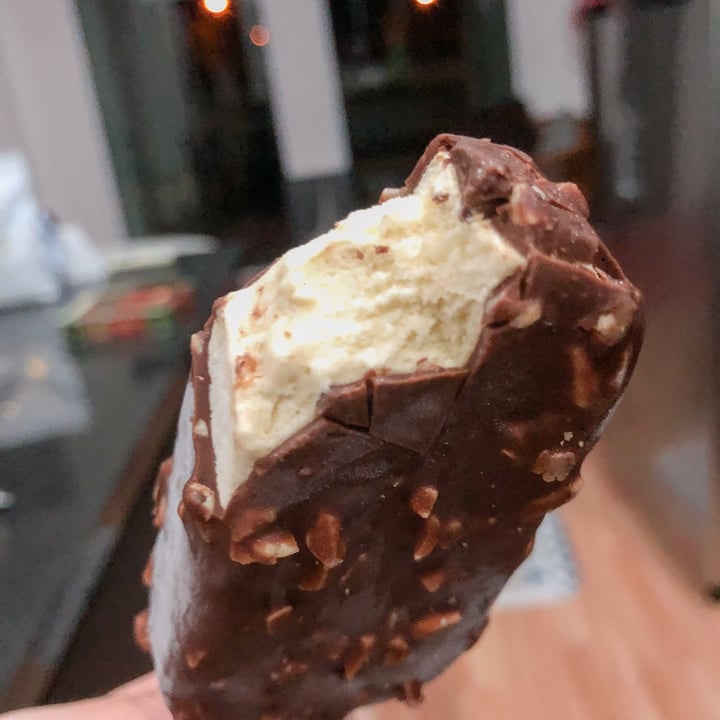 photo of Magnum Magnum Vegan Almond shared by @m1tch9i on  14 Feb 2022 - review