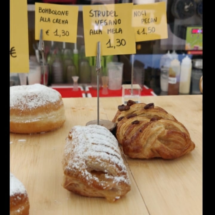 photo of YOU bubble tea Strudel Vegano Alla Mela shared by @paoloceroni on  07 Apr 2022 - review