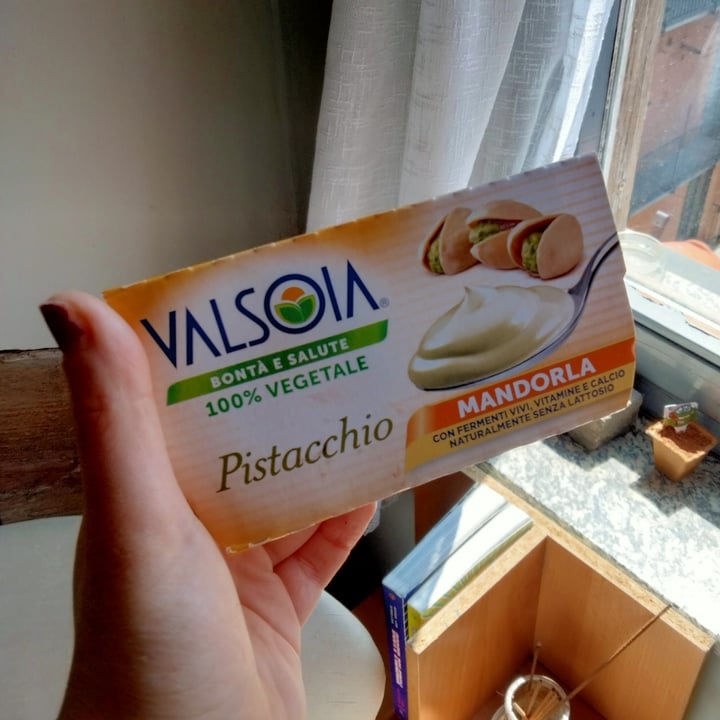 review photo of Valsoia Pistacchio Mandorla shared by @ramonaflauers on 30 Apr 2022 - review