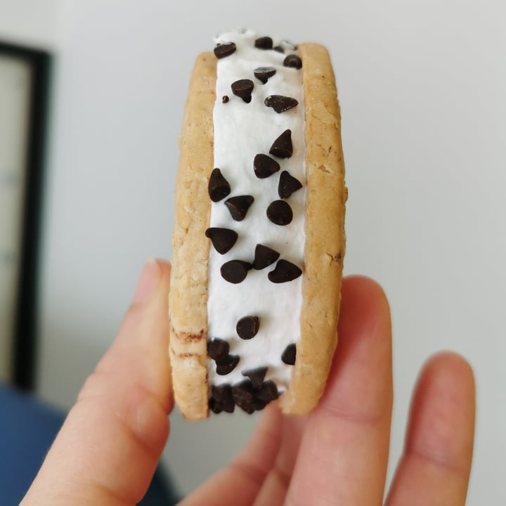 review photo of Valsoia il Gelato Cookies with Cranberry & Hazelnut shared by @vegoloso on 09 Jun 2021 - review