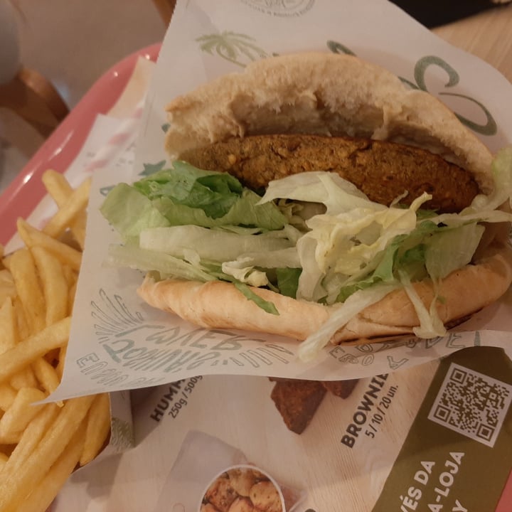 review photo of Joshua's Shoarma Grill Pita de Hambúrguer Vegano shared by @veganactivism on 22 Jun 2021 - review