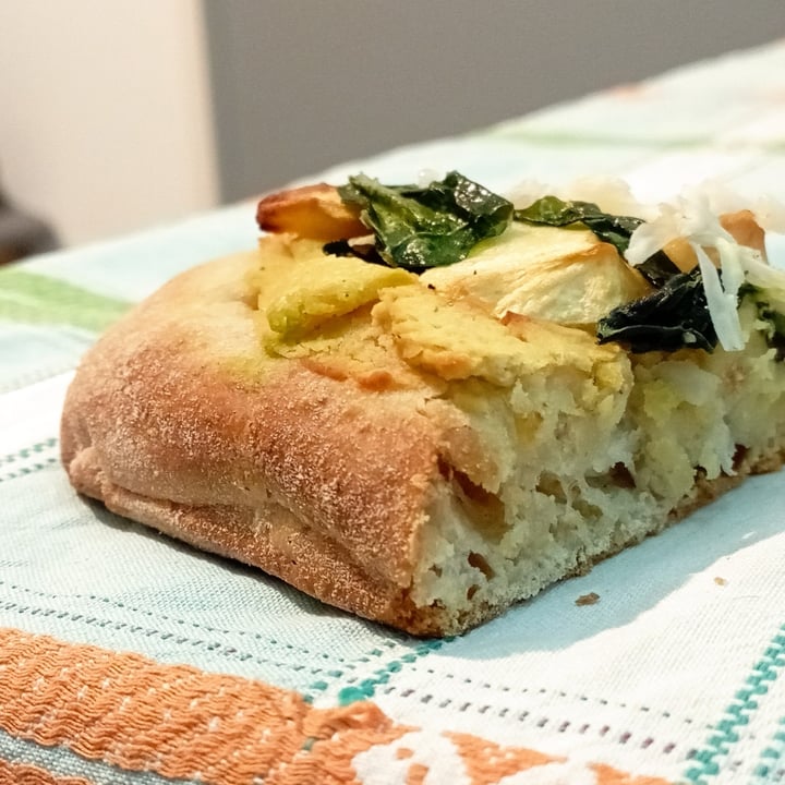 review photo of Sotto il Campanile Pinsa con Hummus all'arancia e Chips di cavolo nero shared by @shelises on 25 Mar 2022 - review