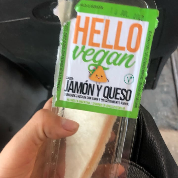 photo of Hello Vegan Sándwich de miga vegano sabor jamón y queso shared by @leeeila on  27 Jul 2022 - review
