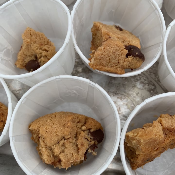 review photo of Uncle Eddie’s Vegan Peanut Butter Chocolate Chip Cookies shared by @tridoshic on 15 May 2021 - review