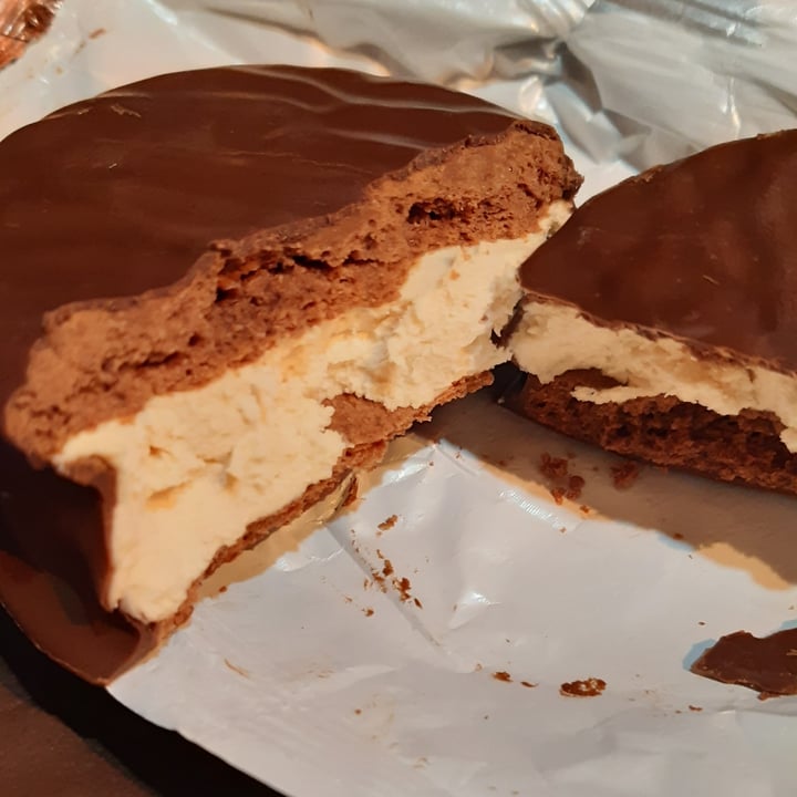 photo of Felices Las Vacas Alfajor Con Pasta De Maní shared by @martinaitziar on  17 Nov 2021 - review