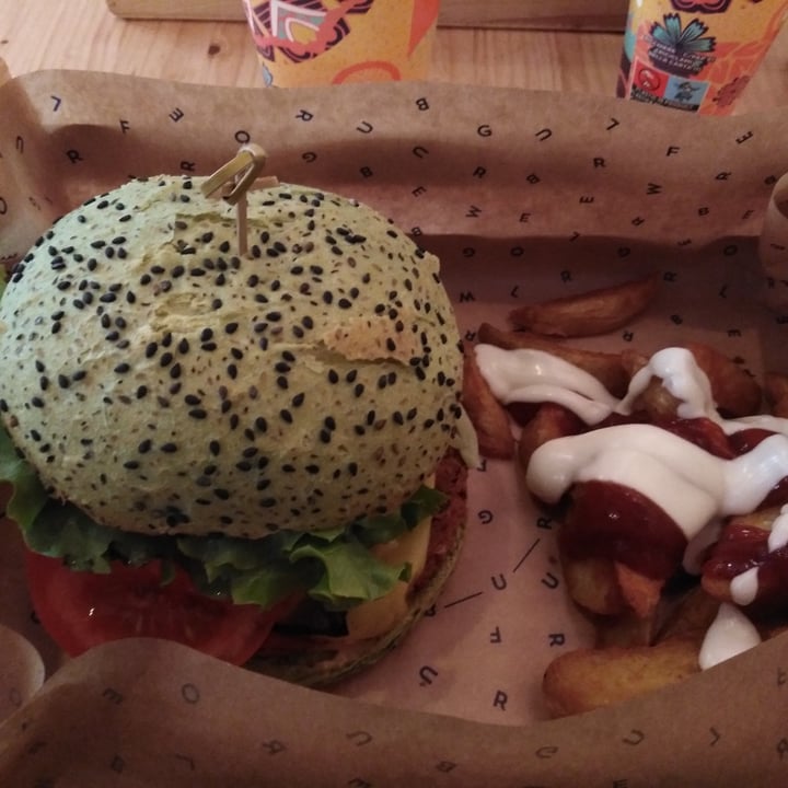photo of Flower Burger Jungle Burger shared by @triglifafalelotosus on  27 Oct 2021 - review