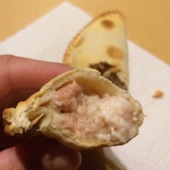 photo of Empanadas de 10 Empanadas de jamón y queso shared by @veganoconsciente on  07 Jan 2021 - review