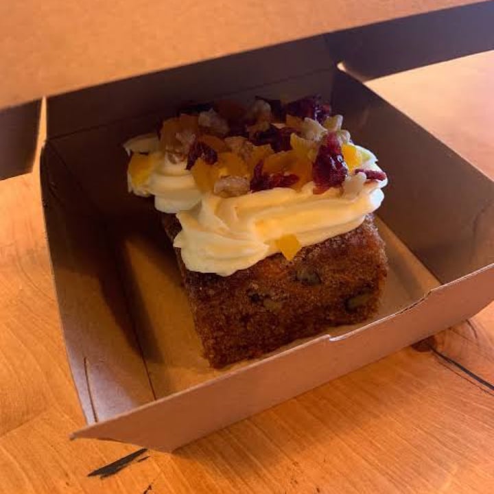 photo of Jackson’s Real Food Market Bryanston Vegan Carrot Cake shared by @jackyvw on  20 Oct 2022 - review