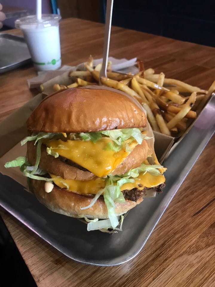 review photo of Green Burger The Big Mock shared by @katelyndsilva on 25 Aug 2019 - review