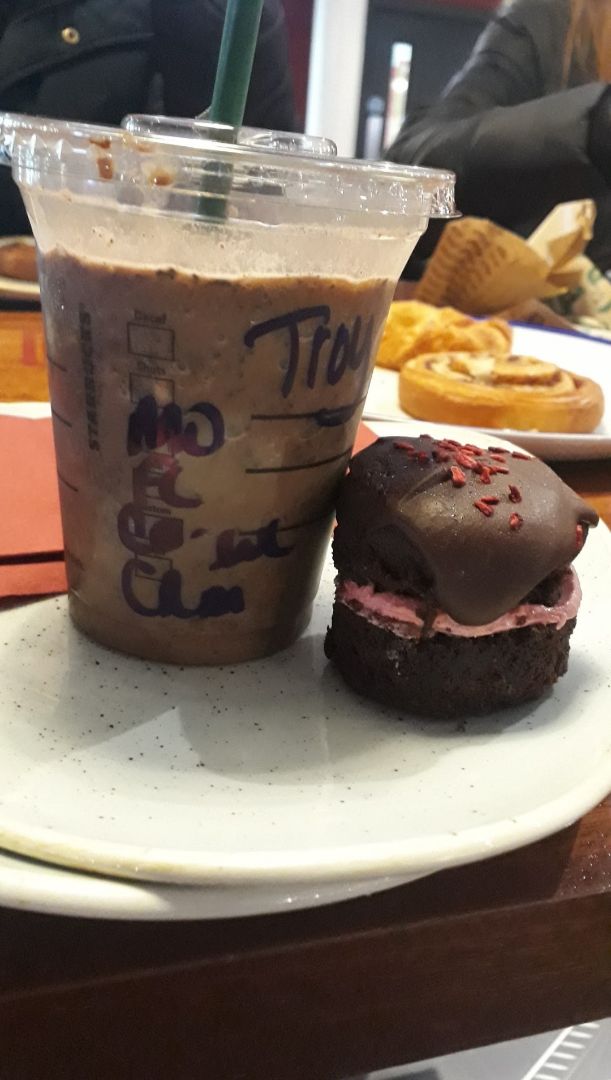 review photo of Starbucks Vegan Chocolate and Raspberry Cake shared by @troyehaydentro on 14 Aug 2019 - review