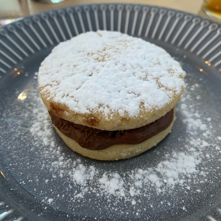 photo of Los Andenes Alfajor crudivegano shared by @elyqs on  25 Apr 2022 - review