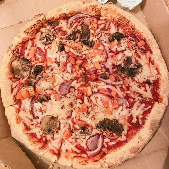 review photo of Domino's Pizza Vegan Mozzarella Pizza shared by @niamhx on 04 Dec 2020 - review