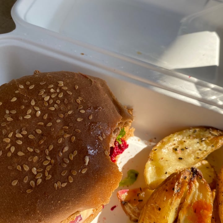 photo of Lexi's Healthy Eatery Beyond Burger shared by @bianca1701 on  22 May 2020 - review