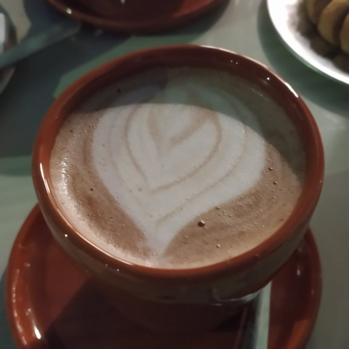 review photo of Barro CafĂ© Latte con leche de cajĂș shared by @ariiwtff on 06 Sep 2022 - review