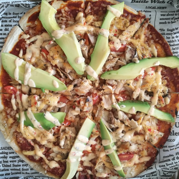 photo of Vegan Streetfood Deli - Obs Chickless Mayo Pizza shared by @sarahwouters1 on  22 Jun 2021 - review