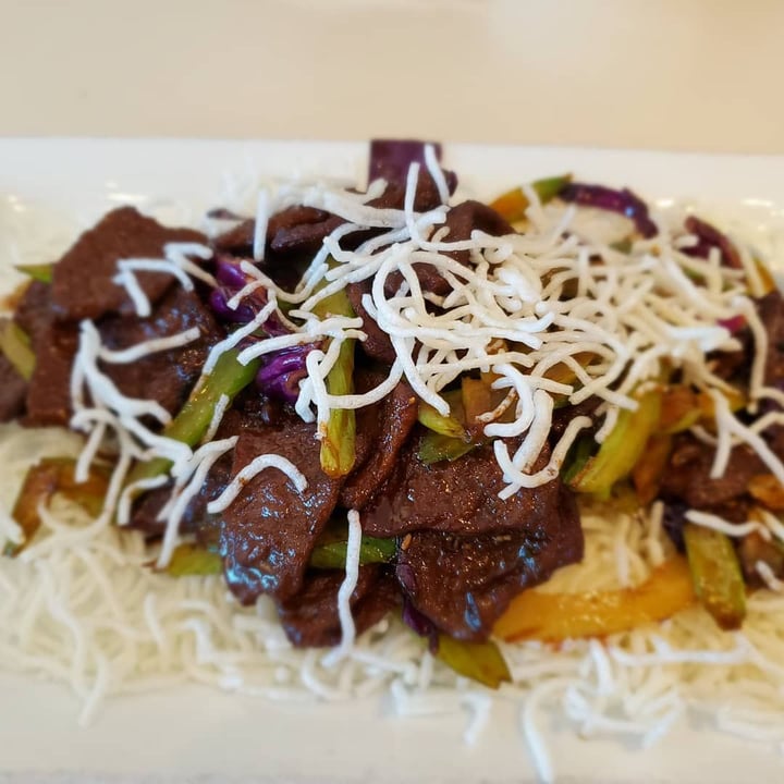 photo of VeGreen Vegetarian Fusion Restaurant Mongolian beef shared by @annzers on  08 Jul 2019 - review
