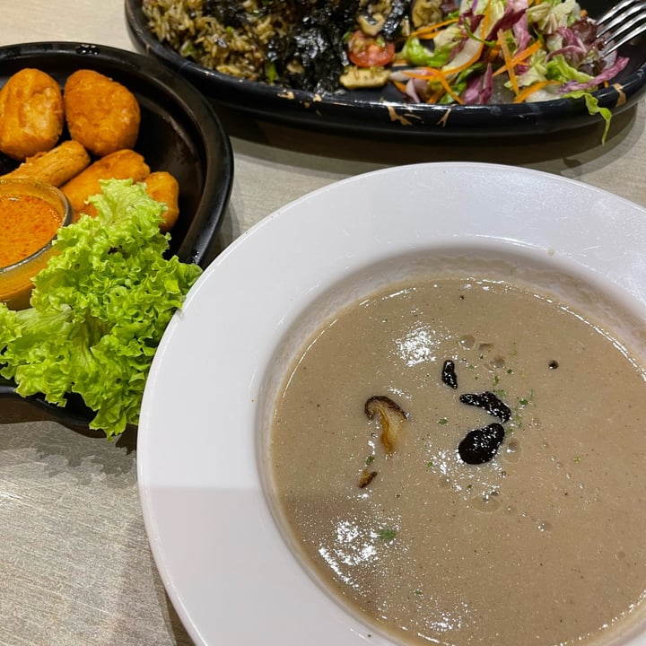 photo of Flavours by Saute Truffle Mushroom Cashew Soup shared by @superdupersumi on  13 Dec 2021 - review
