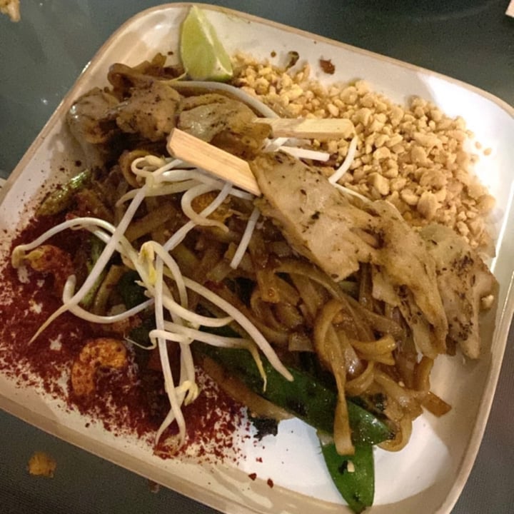 photo of Roots & Rolls Yakisoba shared by @daianavegana on  03 Sep 2022 - review