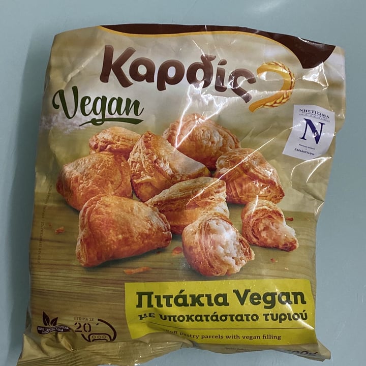 photo of Καρδίς puff pastry parcels with vegan filling shared by @veganyvona on  06 May 2022 - review