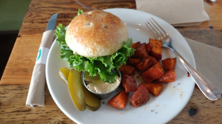 photo of Pulse Cafe The impossible burger shared by @rosiejw on  17 Apr 2019 - review