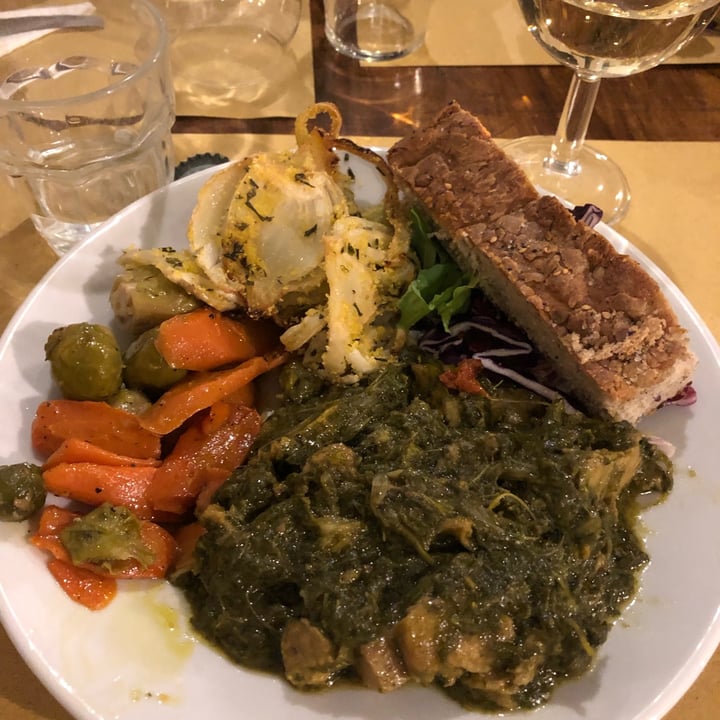 photo of Il Vegetariano Seitan Con Rape, Schiacciata Di Farina Di Farro E Semi, Carote E Cavoletti, Finocchi Gratinati shared by @itstessahere on  24 Mar 2022 - review