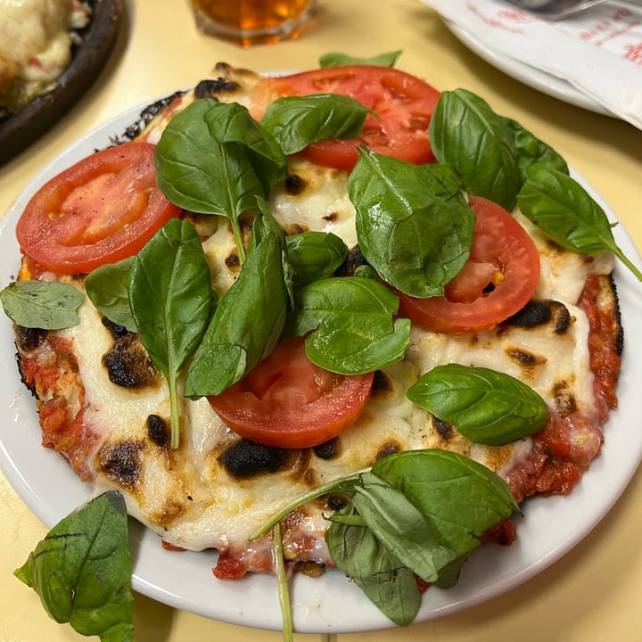 photo of Pizzería Güerrin Pizza Margarita vegana shared by @ropenalva on  22 Apr 2022 - review