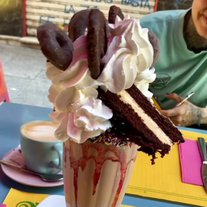 review photo of Freedom Cakes Freak shake shared by @asiayportia on 16 Jul 2022 - review