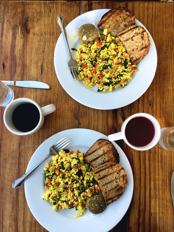 photo of Rosemary and Vine Tofu Scramble shared by @elllebeeee on  17 Jul 2018 - review