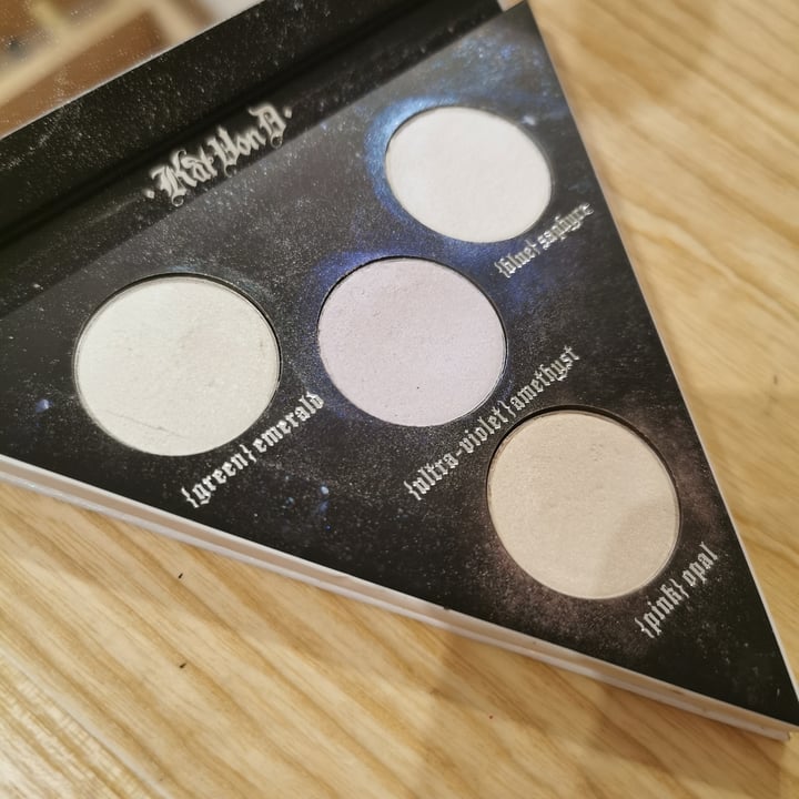 photo of KVD Beauty Alchemist Holographic Palette shared by @murderdollie on  13 Oct 2021 - review