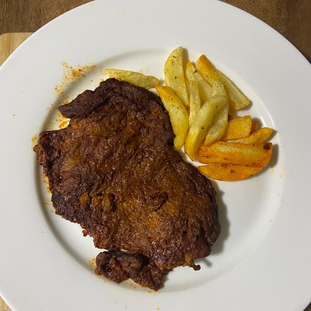 Foto del plato “Milanesa adobada con papas”