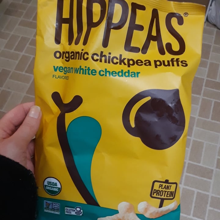photo of Hippeas Vegan White Cheddar Organic Chickpea Puffs shared by @hannahamell on  25 Apr 2022 - review