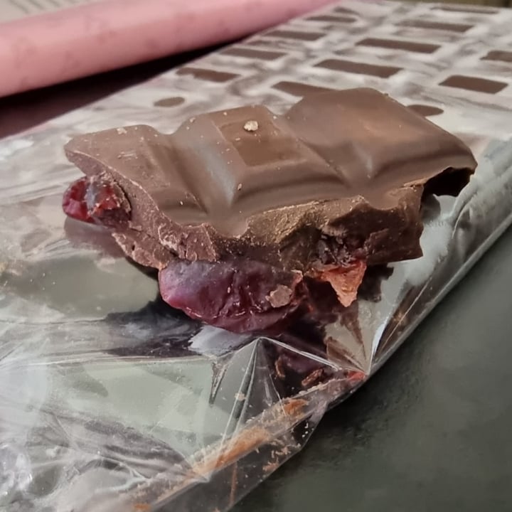 review photo of Cocoa Plant Based Chocolate con arándanos shared by @chelldu on 17 Feb 2022 - review